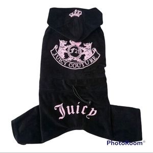 “Juicy Couture” Dog Track Suit With Hood. Size: XS/S Color: BLACK/PINK.